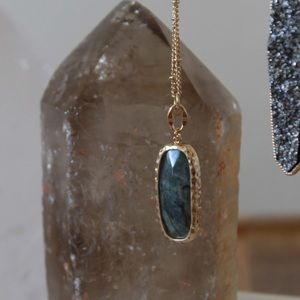 NEW✨Semi-precious✨oval stone necklace✨